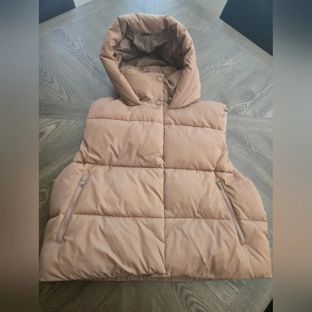 Alo Yoga Gold Rush Puffer Vest in Toasted Almond sz LARGE